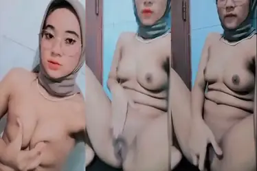 Bokep Jilbab Hijab Cantik Main Sendiri Crot 2026 poster