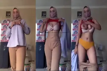 Bokep Jilbab Mahasiswi Pap Toket Buat Pacar Kost poster